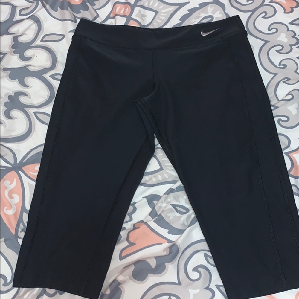 Nike dri-fit black cropped leggings
